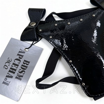Стринги из эко-кожи лаковые с бантиками от sex shop Extaz фото 2