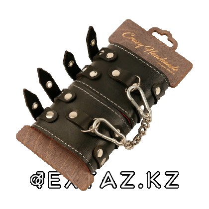 Наручники из кожи с двумя ремнями и красной подкладкой от sex shop Extaz фото 2