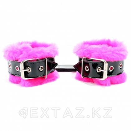Наручники с розовым мехом BDSM Арсенал от sex shop Extaz