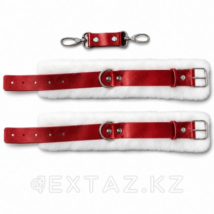 Наручники из натуральной кожи с мехом красные от sex shop Extaz