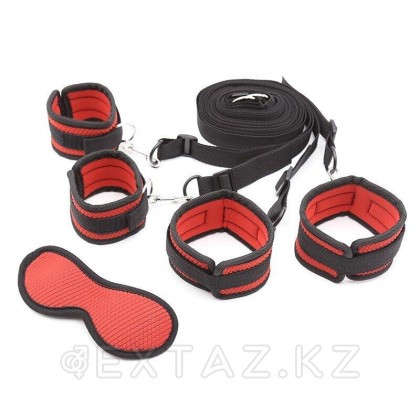 Фетиш набор красный из 4 предметов ( наручники, маска, оковы для ног, пояс для бондажа) от sex shop Extaz