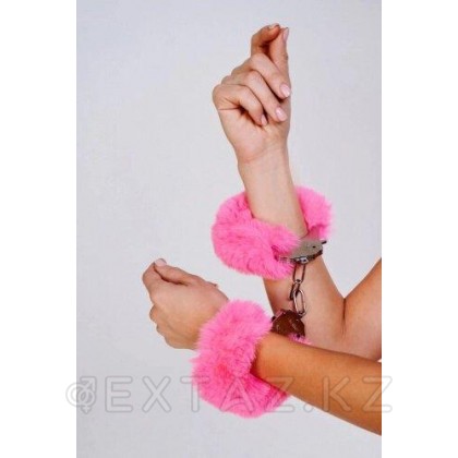 Шикарные наручники с пушистым розовым мехом (Be Mine) от sex shop Extaz
