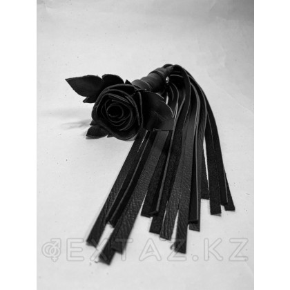 Плеть чёрная роза лаковая с кожаными хвостами от sex shop Extaz фото 3