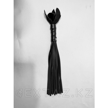 Плеть чёрная роза лаковая с кожаными хвостами от sex shop Extaz фото 4