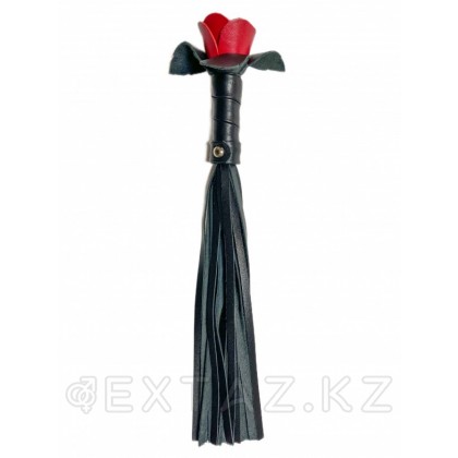 Плеть красная роза с кожаными хвостами от sex shop Extaz фото 2