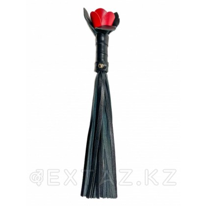 Плеть красная роза с кожаными хвостами от sex shop Extaz фото 4