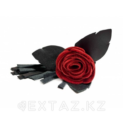 Плеть красная роза с кожаными хвостами от sex shop Extaz