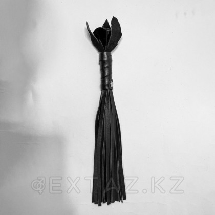 Плеть чёрная роза лаковая с кожаными хвостами от sex shop Extaz фото 4