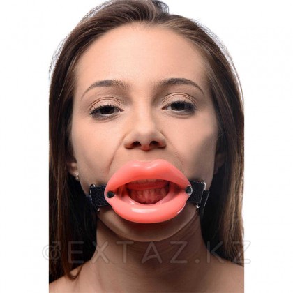 Кляп-расширитель в форме губ - Master Series от sex shop Extaz фото 2