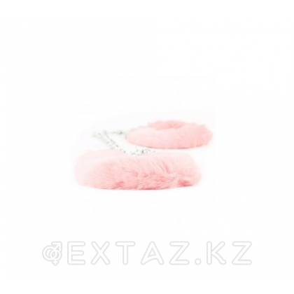 Оковы для ног с мехом FETISH PLEASURE розовые от sex shop Extaz фото 4