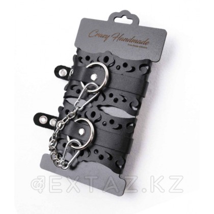 Наручники из черной кожи с узорами от sex shop Extaz фото 2