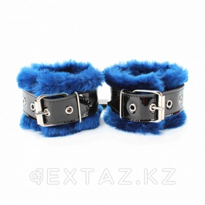 Наручники с синим мехом от sex shop Extaz