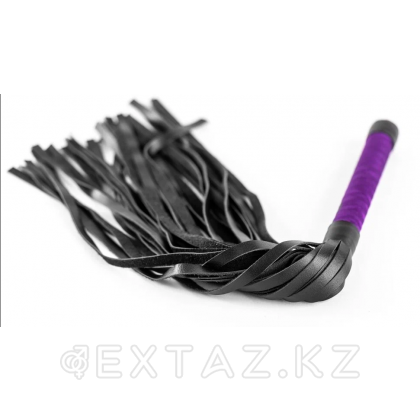 Плеть из натуральной кожи с атласной ручкой фиолетовая Romantic Arsenal от sex shop Extaz фото 3