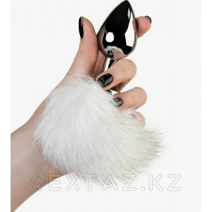 Серебряный анальный плаг с белым хвостиком от sex shop Extaz фото 2