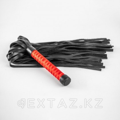 Плеть из натуральной кожи с атласной ручкой красная Romantic Arsenal от sex shop Extaz фото 2