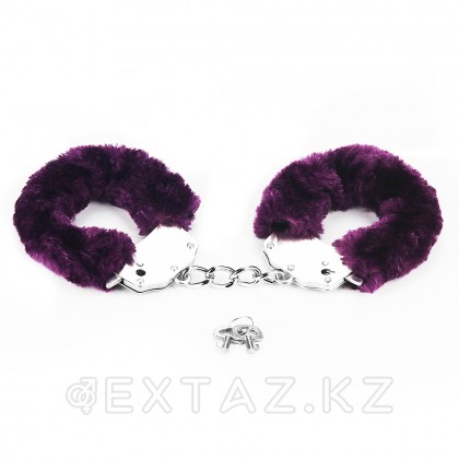 Наручники с мехом фиолетовые - FETISH PLEASURE от sex shop Extaz фото 6