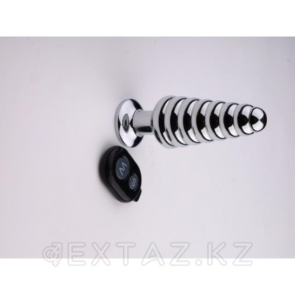 Металлическая анальная пробка-елочка с вибрацией на пульте ДУ от sex shop Extaz фото 5