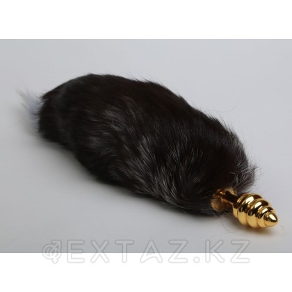 Золотистая анальная пробка с черно белым хвостиком от sex shop Extaz фото 2