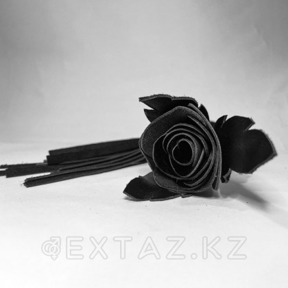 Плеть чёрная роза лаковая с кожаными хвостами от sex shop Extaz фото 2
