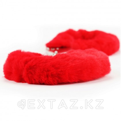 Наручники с мехом - FETISH PLEASURE красные от sex shop Extaz фото 3
