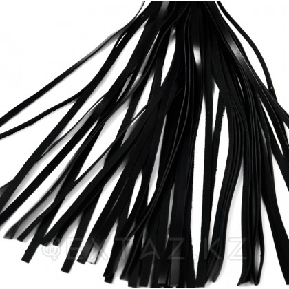 Флоггер из  искусственной  кожи с хромированной рукоятью от sex shop Extaz фото 2