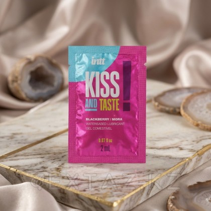 Гель с ароматом ежевики и согревающим эффектом INTT Kiss and taste! 2 мл (саше) от sex shop Extaz фото 3