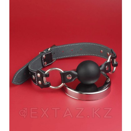 Кляп-шар с декоративной белой строчкой от sex shop Extaz фото 2