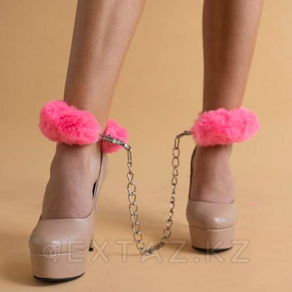 Оковы железные с розовым мехом Be Mine, One Size от sex shop Extaz фото 2