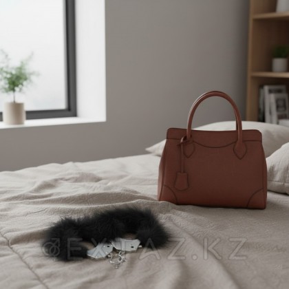 Металлические наручники с черными перьями Adrien Lastic от sex shop Extaz фото 5