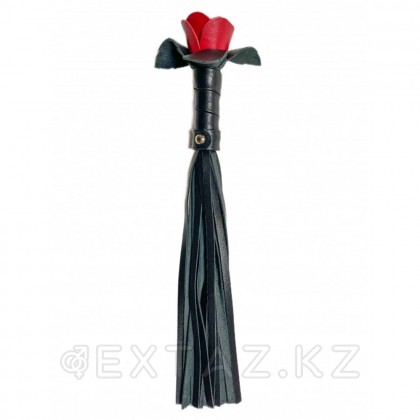 Плеть красная роза с кожаными хвостами от sex shop Extaz