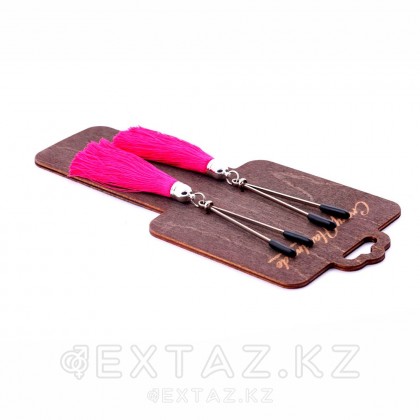 Зажимы на соски «вилки» с кисточками из шелка, бордовый от sex shop Extaz фото 2