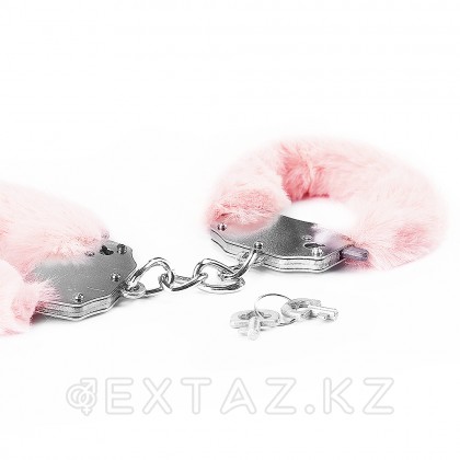 Наручники с мехом розовые - FETISH PLEASURE от sex shop Extaz фото 3