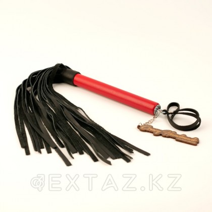 Плеть из натуральной кожи с красной ручкой - extaz.kz фото 2 Плеть из натуральной кожи с красной ручкой от sex shop Extaz фото 2