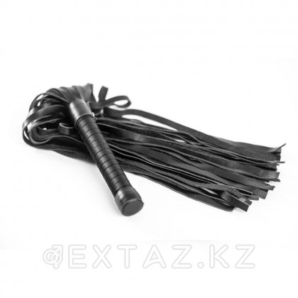Плеть из натуральной кожи с атласной ручкой черная Romantic Arsenal от sex shop Extaz фото 2