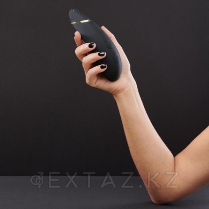 Бесконтактный клиторальный стимулятор Womanizer Premium черный/золотой от sex shop Extaz фото 2