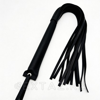 Флоггер из искусственной кожи с черной рукоятью от sex shop Extaz фото 5