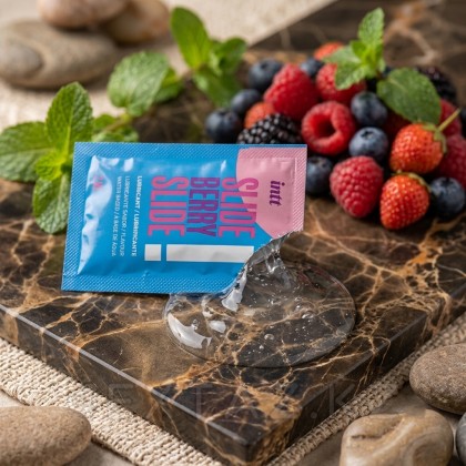 Увлажняющий гель INTT SLIDE BERRY SLIDE! на водной основе, ежевика 2 мл (саше) от sex shop Extaz фото 2