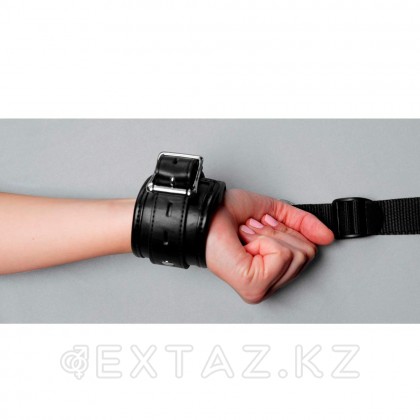 Комплект бондажных ремней с наручниками для кровати Strict Deluxe Bed Restraint Kit от sex shop Extaz фото 4