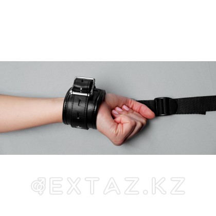 Strict Deluxe Bed Restraint Kit - комплект бондажных ремней с наручниками для кровати от sex shop Extaz фото 4