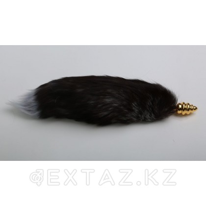 Золотистая анальная пробка с черно белым хвостиком от sex shop Extaz фото 3