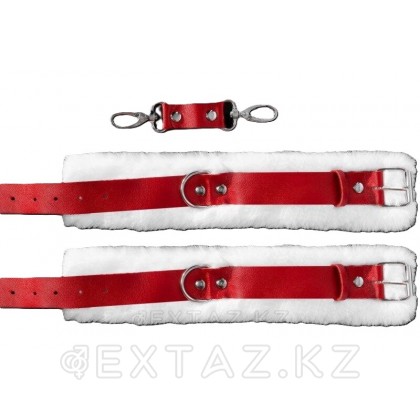 Оковы из натуральной кожи с мехом красные от sex shop Extaz