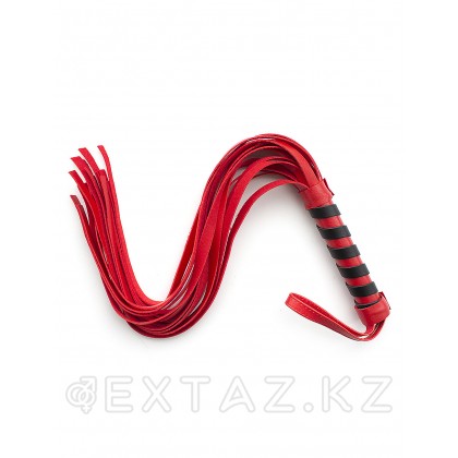 Красная плеть с красно-черной ручкой от sex shop Extaz